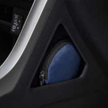 xpander cross interior 10