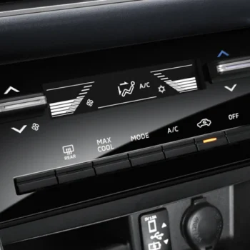 xpander cross interior 14