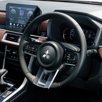 xpander cross interior 3